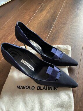 Manolo Blahnik Black Satin 3.5 inch pumps, size IT 40, with Navy Blue Trim